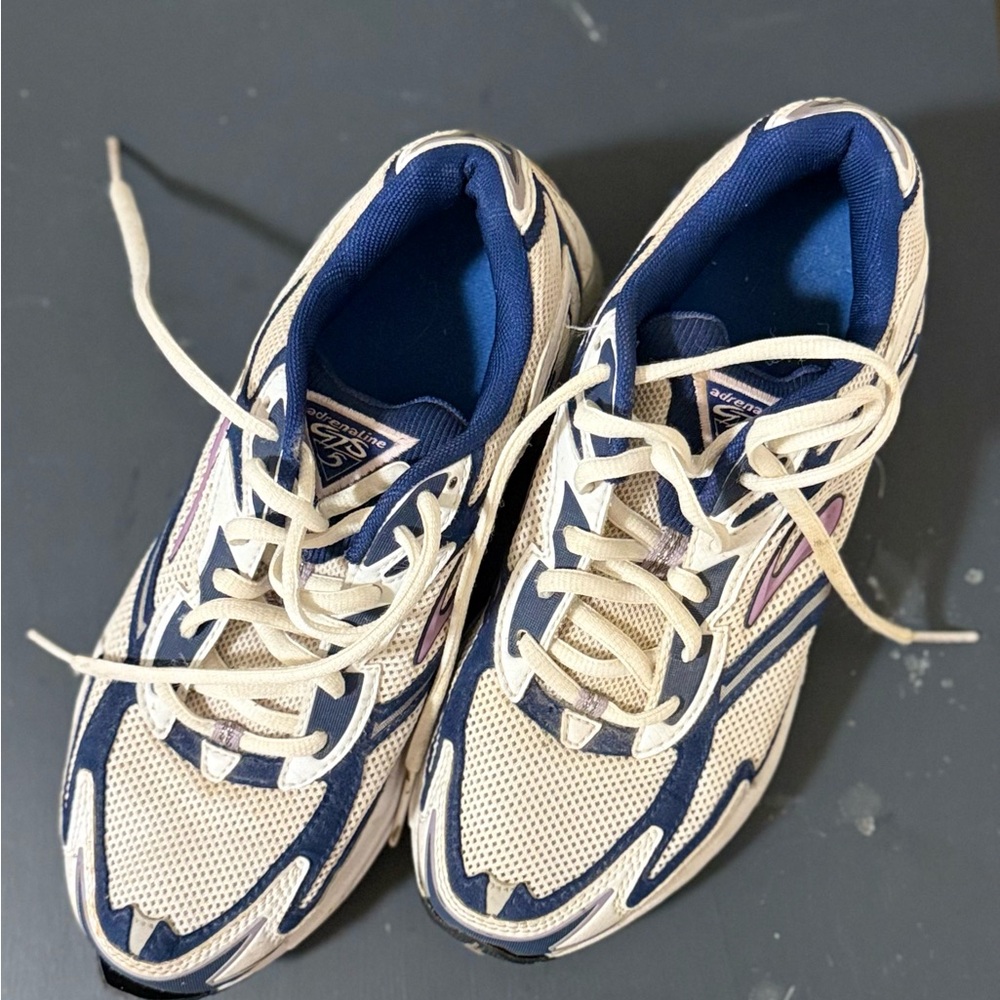 Brooks Adrenaline GTS 4 running shoes